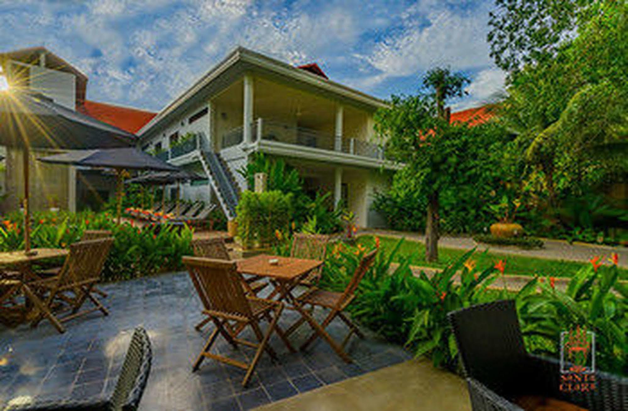 Santa Clara Boutique Hotel Siem Reap Exteriör bild